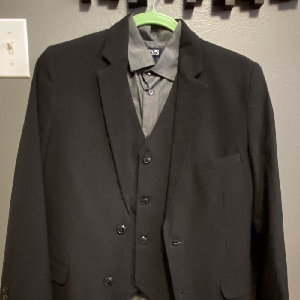 Chaps Black 3 Piece suit with reversible Vest
